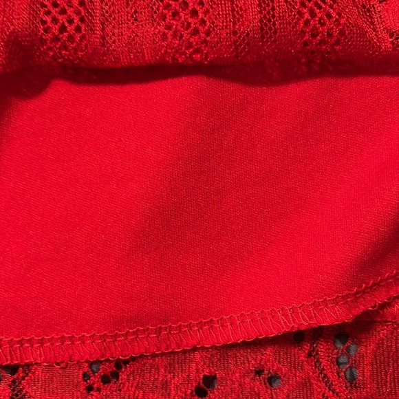 Olivia Blu Lace Tank - Picture 5 of 7